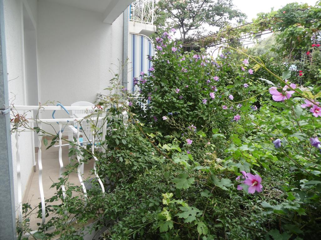 Apartments Slavica Jovanovic Sveti Stefan Chambre photo